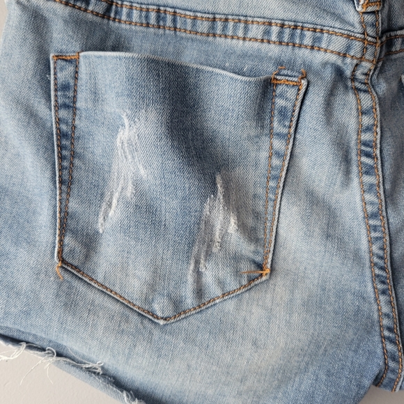 Ardene Distressed Jean Shorts - sz 7 - Picture 7 of 9